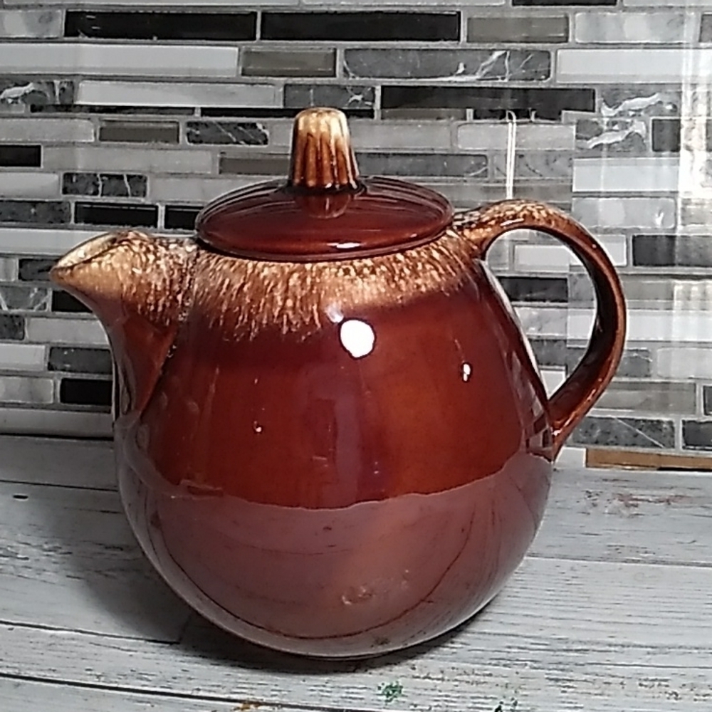Vintage Hull tea pot with lid